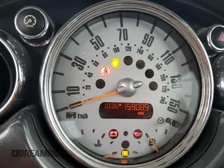 2005 MINI Hardtop z VIN WMWRC33525TK61317, wystawiony jako Copart lot #43325015 z przebiegiem 159 089 mil mil oraz Szkoda całkowita • Salvage title. Historia ofert i sprzedaży dostępna na DreamBid. Obrazek 9.