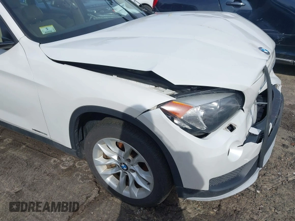 2015 BMW X1 xDrive28i with VIN WBAVL1C59FVY40443, listed as a IAAI auction lot 41777176 with 91,560 mi miles. Bid and sale history available at carsss.com. Image 13.