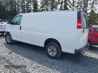 2007 GMC Savana Cargo with VIN 1GTGG25V371206766, listed as a IAAI auction lot 41955906 with 125,569 mi miles. Bid and sale history available at carsss.com. Image 3.