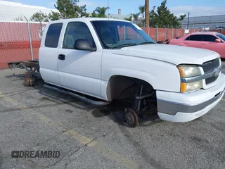 2003 Chevrolet Silverado 1500 LT with VIN 2GCEK19T031248177, listed as a IAAI auction lot 41956985 with 393,889 mi miles. Bid and sale history available at carsss.com. Image 1.