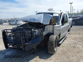 2006 Ford F-250 XL z VIN 1FTSW21P96EB85059, wystawiony jako IAAI lot #42202995 z przebiegiem 161 675 mil mil oraz . Historia ofert i sprzedaży dostępna na DreamBid. Obrazek 6.
