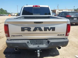 2016 Ram 1500 Rebel z VIN 1C6RR7YT7GS185173, wystawiony jako IAAI lot #42033684 z przebiegiem 152 758 mil mil oraz . Historia ofert i sprzedaży dostępna na DreamBid. Obrazek 16.