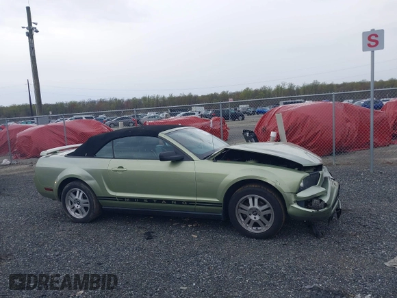 2005 Ford Mustang Deluxe with VIN 1ZVFT84N755231944, listed as a IAAI auction lot 41986281 with 235,544 mi miles. Bid and sale history available at carsss.com. Image 13.