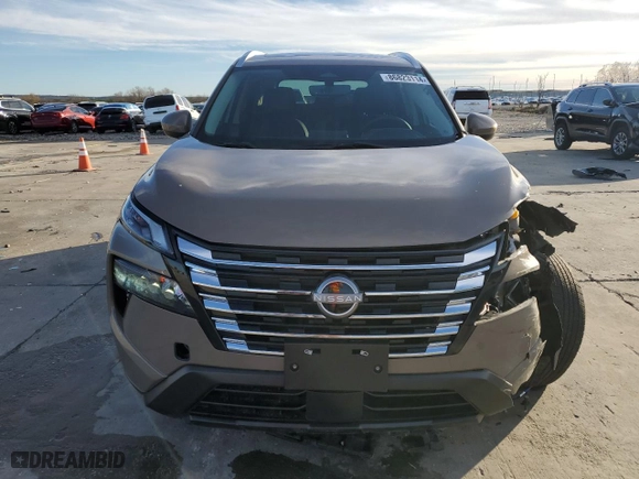 2024 Nissan Rogue SV with VIN 5N1BT3BAXRC711882, listed as a Copart auction lot 86823114 with 2,573 mi miles and Clean Title. Bid and sale history available at carsss.com. Image 5.