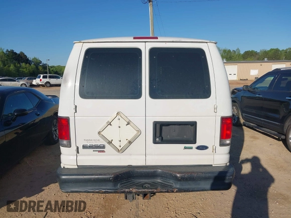 2013 Ford Econoline Cargo Commercial z VIN 1FTNE2EL9DDB37149, wystawiony jako IAAI lot #41971561 z przebiegiem 269 899 mil mil oraz . Historia ofert i sprzedaży dostępna na DreamBid. Obrazek 16.