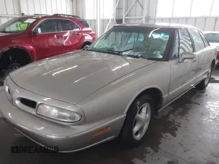 1996 Oldsmobile LSS z VIN 1G3HY5217T4809863, wystawiony jako IAAI lot #41623766 z przebiegiem 186 701 mil mil oraz . Historia ofert i sprzedaży dostępna na DreamBid. Obrazek 2.