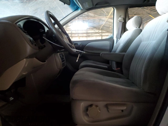 2002 Toyota Sienna CE with VIN 4T3ZF19C62U416738, listed as a Copart auction lot 81414694 with 179,051 mi miles and Clean Title. Bid and sale history available at carsss.com. Image 7.