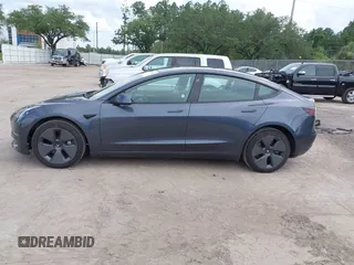 2023 Tesla Model 3 z VIN 5YJ3E1EA6PF435672, wystawiony jako IAAI lot #42375203 z przebiegiem 30 688 mil mil oraz . Historia ofert i sprzedaży dostępna na DreamBid. Obrazek 15.