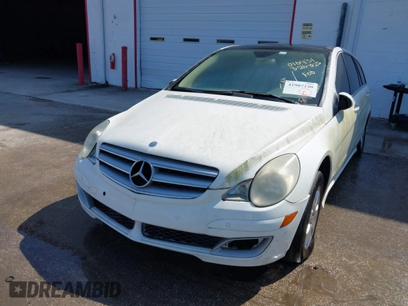 2006 Mercedes-Benz R-Class 3.5L with VIN 4JGCB65E26A010431, listed as a IAAI auction lot 41907240 with 123,379 mi miles. Bid and sale history available at carsss.com. Image 6.