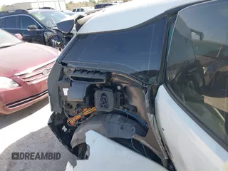 2015 BMW i3 z VIN WBY1Z2C51FV286397, wystawiony jako IAAI lot #41729019 z przebiegiem Nie podano mil oraz . Historia ofert i sprzedaży dostępna na DreamBid. Obrazek 6.
