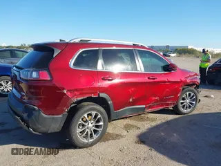 2020 Jeep Cherokee Latitude Plus with VIN 1C4PJLLB3LD624382, listed as a IAAI auction lot 40799441 with 66,588 mi miles. Bid and sale history available at carsss.com. Image 4.