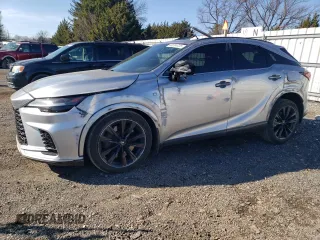 2023 Lexus RX 350 z VIN 2T2BAMCA4PC005537, wystawiony jako Copart lot #50204725 z przebiegiem 30 572 mil mil oraz Szkody całkowita. Historia ofert i sprzedaży dostępna na DreamBid. Obrazek 1.