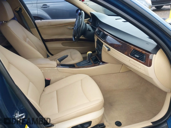 2006 BMW 3 Series 325xi with VIN WBAVD13526KV02817, listed as a IAAI auction lot 41772852 with 160,884 mi miles. Bid and sale history available at carsss.com. Image 5.