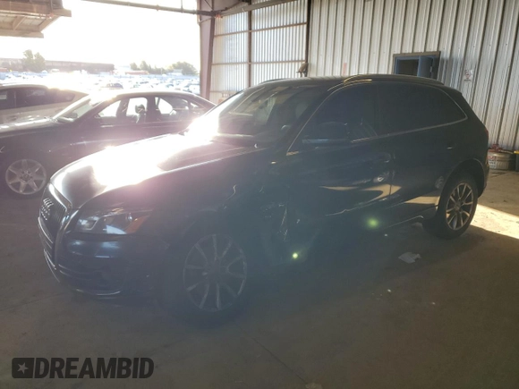 2010 Audi Q5 Premium Plus z VIN WA1LKAFP5AA019098, wystawiony jako Copart lot #49642785 z przebiegiem 151 596 mil mil oraz Szkoda całkowita • Salvage title. Historia ofert i sprzedaży dostępna na DreamBid. Obrazek 1.