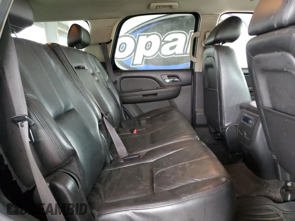 2010 Chevrolet Tahoe LT z VIN 1GNUKBE09AR257856, wystawiony jako Copart lot #55320645 z przebiegiem 225 943 mil mil oraz Czysty tytuł • Clean title. Historia ofert i sprzedaży dostępna na DreamBid. Obrazek 11.