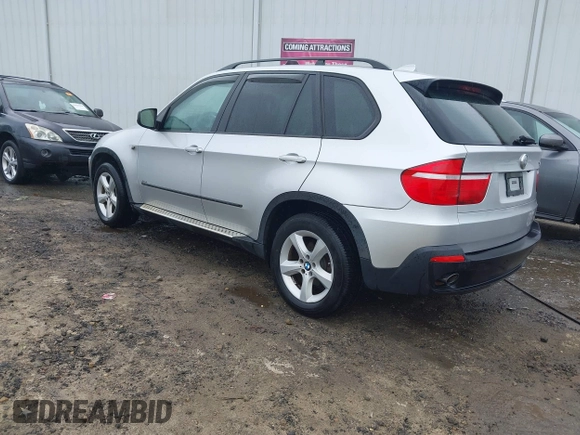 2008 BMW X5 3.0si z VIN 5UXFE43518L036315, wystawiony jako IAAI lot #42424578 z przebiegiem 130 744 mil mil oraz . Historia ofert i sprzedaży dostępna na DreamBid. Obrazek 3.