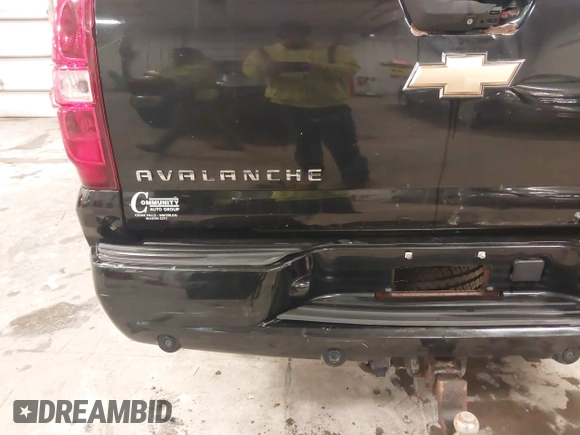 2008 Chevrolet Avalanche LS with VIN 3GNFK12378G169464, listed as a IAAI auction lot 41371639 with 246,490 mi miles and . Bid and sale history available at DreamBid. Image 19.