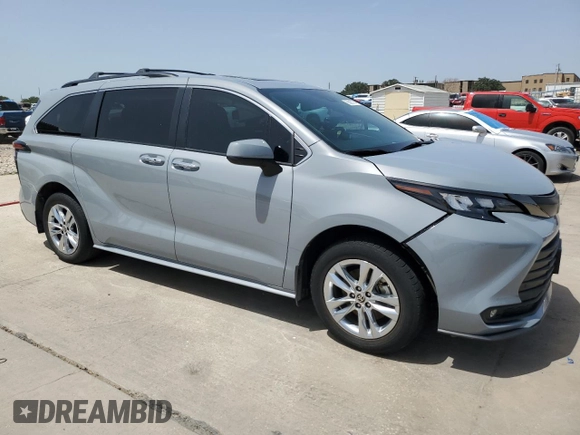 2022 Toyota Sienna XLE Woodland Edition with VIN 5TDASKFC4NS043062, listed as a Copart auction lot 65585174 with 26,077 mi miles and Clean Title. Bid and sale history available at carsss.com. Image 4.
