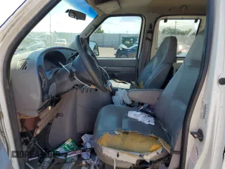 2002 Ford Econoline Passenger XL с VIN 1FBSS31L02HB56870, выставлен на аукционе Copart как лот 59566015 с пробегом 257 785 миль миль и Списание • Salvage title. История ставок и продаж доступна на DreamBid. Изображение 7.