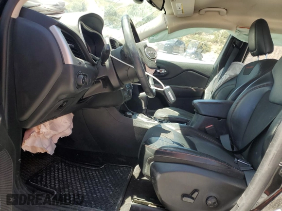 2016 Jeep Cherokee Trailhawk с VIN 1C4PJMBS8GW352316, выставлен на аукционе Copart как лот 62519365 с пробегом 128 576 миль миль и Списание • Salvage title. История ставок и продаж доступна на DreamBid. Изображение 7.