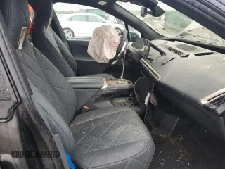 2023 BMW iX xDrive50 z VIN WB523CF00PCL83127, wystawiony jako Copart lot #49927914 z przebiegiem Nie podano mil oraz . Historia ofert i sprzedaży dostępna na DreamBid. Obrazek 7.