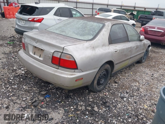 1996 Honda Accord LX with VIN 1HGCD563XTA289338, listed as a IAAI auction lot 41896052 with 221,401 mi miles and . Bid and sale history available at carsss.com. Image 4.