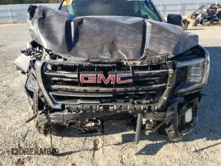 2022 GMC Yukon SLT with VIN 1GKS2BKD0NR115087, listed as a Copart auction lot 64805714 with 43,977 mi miles and Salvage Title. Bid and sale history available at carsss.com. Image 13.