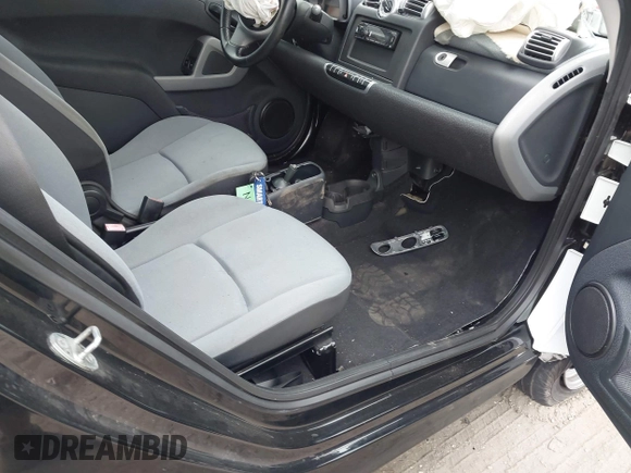 2009 Smart fortwo Pure z VIN WMEEJ31X39K314325, wystawiony jako IAAI lot #41607981 z przebiegiem 59 684 mil mil oraz . Historia ofert i sprzedaży dostępna na DreamBid. Obrazek 5.
