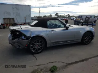 2017 FIAT 124 Spider Elaborazione Abarth z VIN JC1NFAEK6H0125940, wystawiony jako Copart lot #73291144 z przebiegiem 40 492 mil mil oraz Szkody całkowita. Historia ofert i sprzedaży dostępna na DreamBid. Obrazek 3.