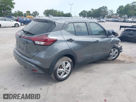 2022 Nissan Kicks S z VIN 3N1CP5BV3NL517739, wystawiony jako IAAI lot #42181025 z przebiegiem 26 087 mil mil oraz . Historia ofert i sprzedaży dostępna na DreamBid. Obrazek 4.