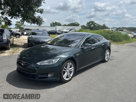 2014 Tesla Model S 60 z VIN 5YJSA1H11EFP44322, wystawiony jako Copart lot #59038135 z przebiegiem 146 015 mil mil oraz Czysty tytuł • Clean title. Historia ofert i sprzedaży dostępna na DreamBid. Obrazek 2.