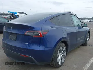 2022 Tesla Model Y Long Range with VIN 7SAYGDEE1NF329909, listed as a IAAI auction lot 41628643 with 32,824 mi miles. Bid and sale history available at carsss.com. Image 4.