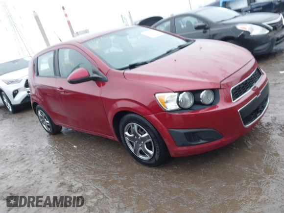 2013 Chevrolet Sonic LS z VIN 1G1JA6SH4D4244183, wystawiony jako IAAI lot #41467466 z przebiegiem 75 315 mil mil oraz . Historia ofert i sprzedaży dostępna na DreamBid. Obrazek 1.