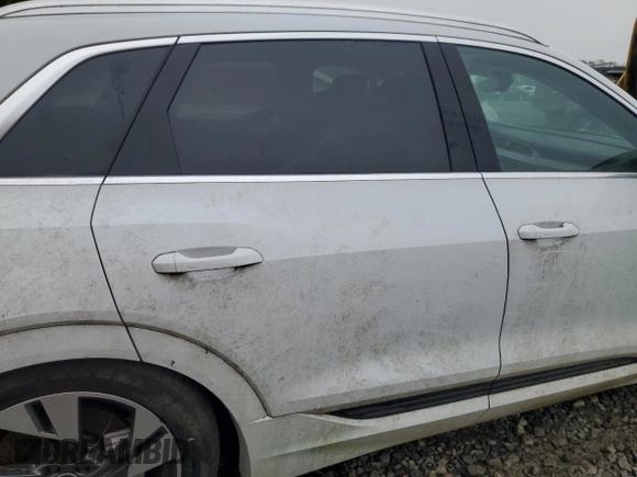 2021 Audi e-tron Premium z VIN WA1AAAGE2MB037094, wystawiony jako Copart lot #58707925 z przebiegiem Nie podano mil oraz Szkody całkowita. Historia ofert i sprzedaży dostępna na DreamBid. Obrazek 10.