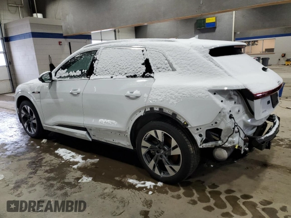 2021 Audi e-tron Premium Plus с VIN WA1LAAGE9MB003971, выставлен на аукционе Copart как лот 45421695 с пробегом 19 940 миль миль и Списание • Salvage title. История ставок и продаж доступна на DreamBid. Изображение 2.