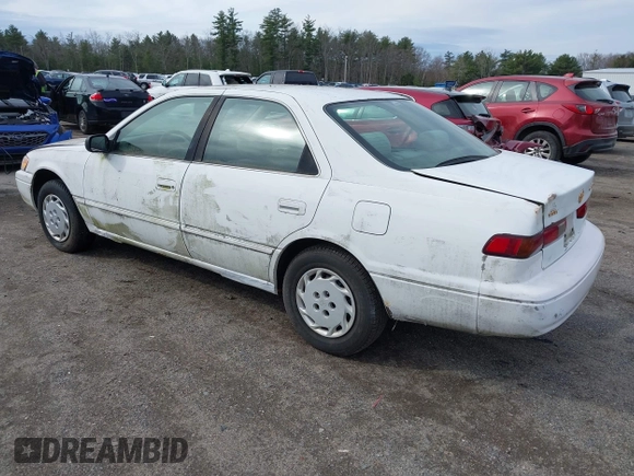 1998 Toyota Camry LE z VIN 4T1BG22K2WU225323, wystawiony jako IAAI lot #41884893 z przebiegiem 262 222 mil mil oraz . Historia ofert i sprzedaży dostępna na DreamBid. Obrazek 3.