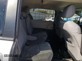 2021 Toyota Sienna LE z VIN 5TDKRKEC3MS023188, wystawiony jako Copart lot #51326975 z przebiegiem Nie podano mil oraz Szkody całkowita. Historia ofert i sprzedaży dostępna na DreamBid. Obrazek 11.