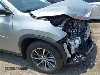 2019 Toyota Highlander SE with VIN 5TDJZRFH6KS614952, listed as a IAAI auction lot 42636713 with 65,471 mi miles and . Bid and sale history available at DreamBid. Image 19.