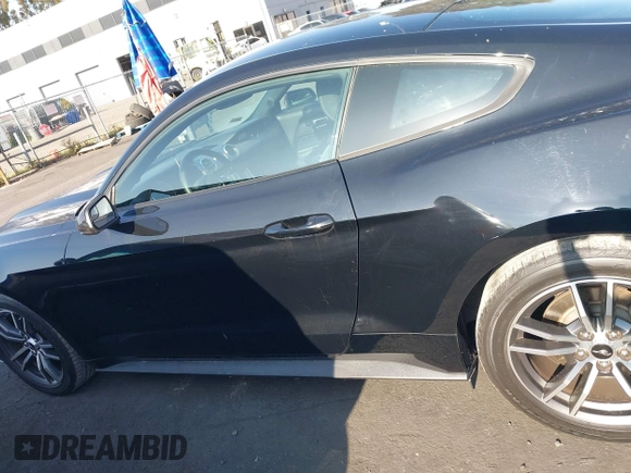 2017 Ford Mustang EcoBoost z VIN 1FA6P8THXH5230980, wystawiony jako IAAI lot #42082404 z przebiegiem 108 194 mil mil oraz . Historia ofert i sprzedaży dostępna na DreamBid. Obrazek 15.