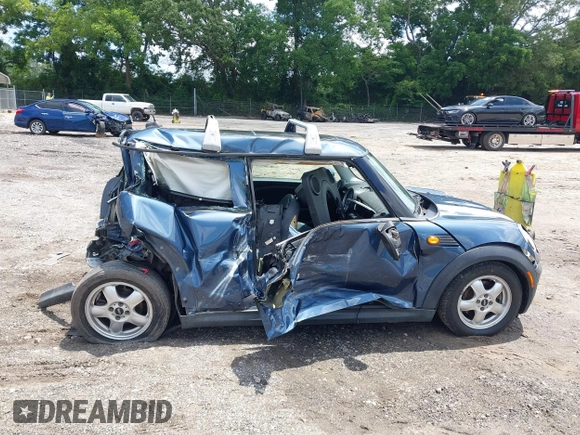 2009 MINI Hardtop with VIN WMWMF33509TU74290, listed as a IAAI auction lot 42538919 with 104,209 mi miles and . Bid and sale history available at DreamBid. Image 13.