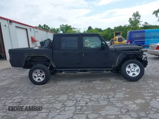 2021 Jeep Gladiator Sport S z VIN 1C6JJTAG9ML604950, wystawiony jako IAAI lot #39912720 z przebiegiem 34 640 mil mil oraz . Historia ofert i sprzedaży dostępna na DreamBid. Obrazek 13.