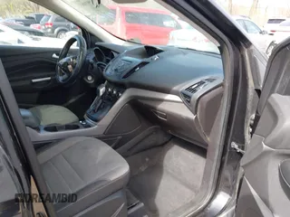 2015 Ford Escape SE z VIN 1FMCU0G73FUA15318, wystawiony jako IAAI lot #41797483 z przebiegiem 85 736 mil mil oraz . Historia ofert i sprzedaży dostępna na DreamBid. Obrazek 5.