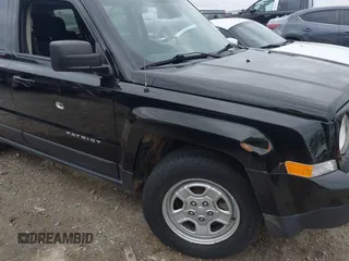 2016 Jeep Patriot Sport z VIN 1C4NJPBA9GD734320, wystawiony jako IAAI lot #41762036 z przebiegiem 121 945 mil mil oraz . Historia ofert i sprzedaży dostępna na DreamBid. Obrazek 6.