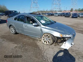 2013 Volvo S80 T6 with VIN YV1902AH1D1166710, listed as a IAAI auction lot 41994484 with 116,000 mi miles. Bid and sale history available at carsss.com. Image 1.