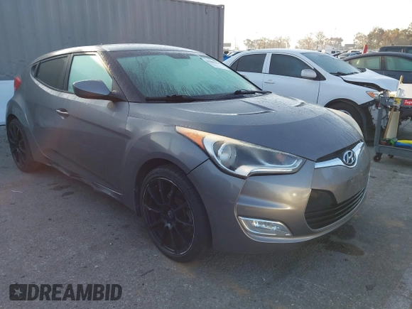 2012 Hyundai Veloster w/Gray Int z VIN KMHTC6AD1CU082872, wystawiony jako IAAI lot #41980406 z przebiegiem 132 804 mil mil oraz . Historia ofert i sprzedaży dostępna na DreamBid. Obrazek 1.