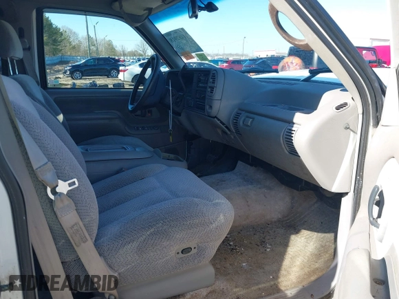1996 Chevrolet Suburban with VIN 3GNFK16RXTG135350, listed as a IAAI auction lot 41482918 with 157,971 mi miles. Bid and sale history available at carsss.com. Image 5.