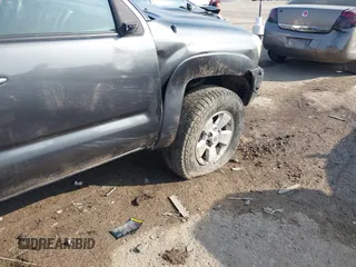 2013 Toyota Tacoma with VIN 3TMMU4FN6DM053207, listed as a IAAI auction lot 41527261 with 205,464 mi miles. Bid and sale history available at carsss.com. Image 6.