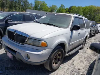 2001 Lincoln Navigator z VIN 5LMFU28R51LJ28840, wystawiony jako IAAI lot #42035445 z przebiegiem 306 898 mil mil oraz . Historia ofert i sprzedaży dostępna na DreamBid. Obrazek 2.