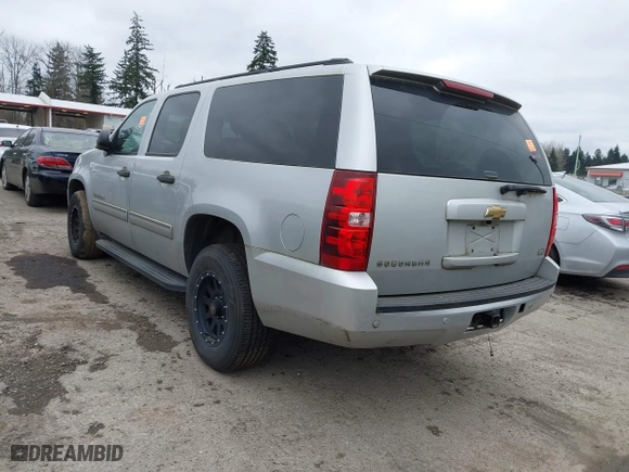 2010 Chevrolet Suburban LS with VIN 1GNUKHE33AR254447, listed as a IAAI auction lot 41727372 with 178,798 mi miles. Bid and sale history available at carsss.com. Image 3.