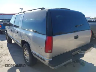 1997 Chevrolet Suburban with VIN 3GNFK16R6VG186072, listed as a IAAI auction lot 41373166 with 275,290 mi miles. Bid and sale history available at carsss.com. Image 3.